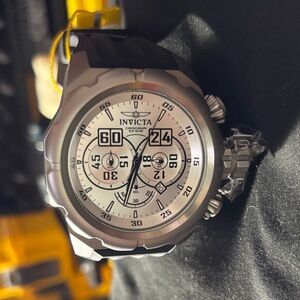 Invicta 21680 Russian Diver 52 mm Quartz – Silver-Tone Dial & Silicone Strap